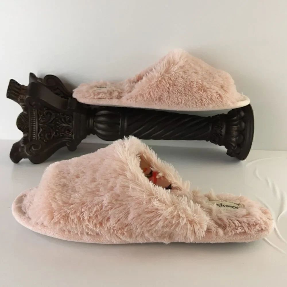 (3/$20) Dreamfoams pink fuzzy bedroom shoes